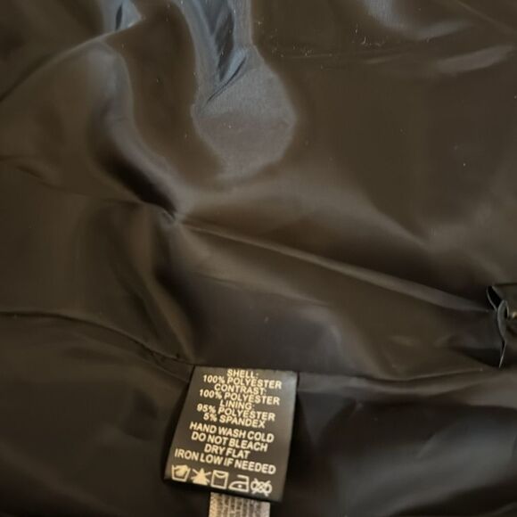 NWOT Fantastic Fawn Metallic Star Women's Shiny Black Puffer Jacket. Size Small - Picture 6 of 7